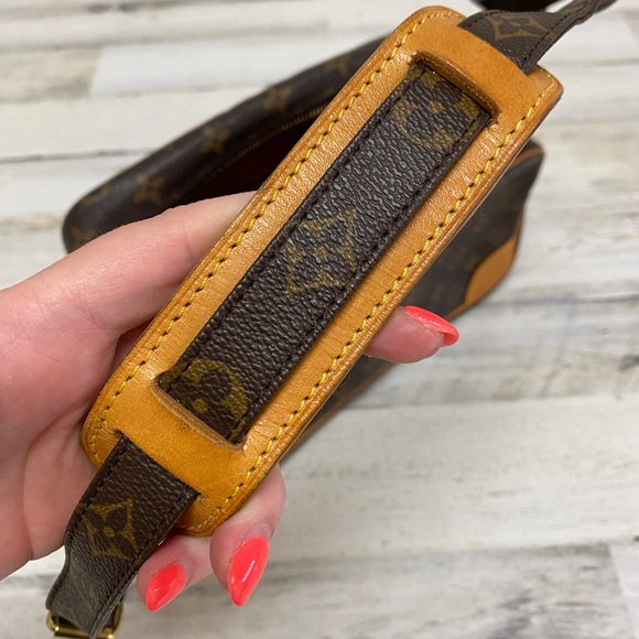 EUC Authentic 🔥 Louis Vuitton Nile crossbody - Picture 4 of 16